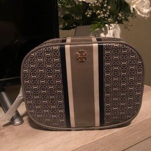 BNWT Tory Burch Gemini Chain Link Cosmetic Bag